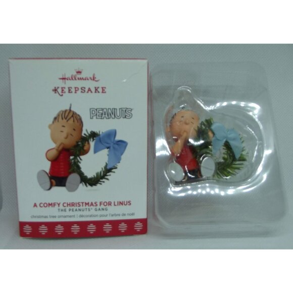 Hallmark Ornament 2017 Keepsake A Comfy Christmas for Linus Peanuts gang wreath - Picture 4 of 12